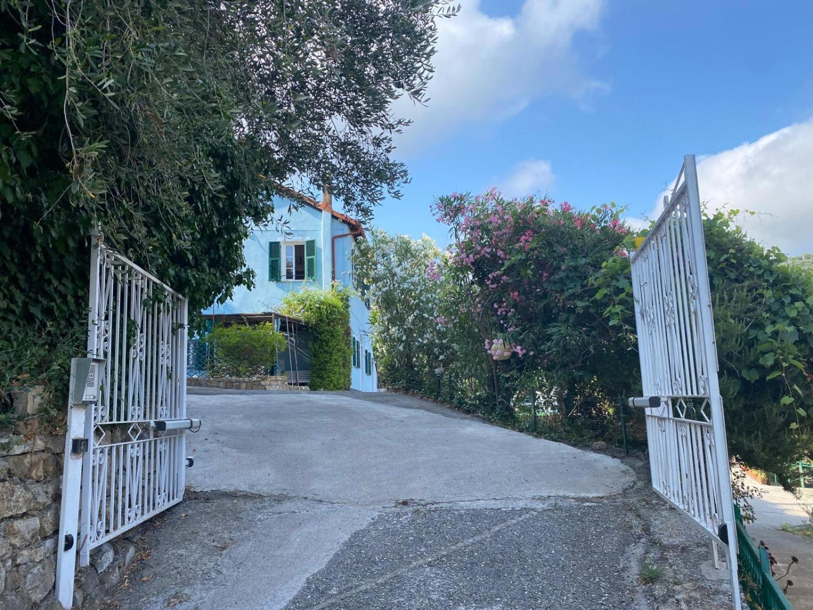 Casa Elvira Villa Imperia Exterior photo